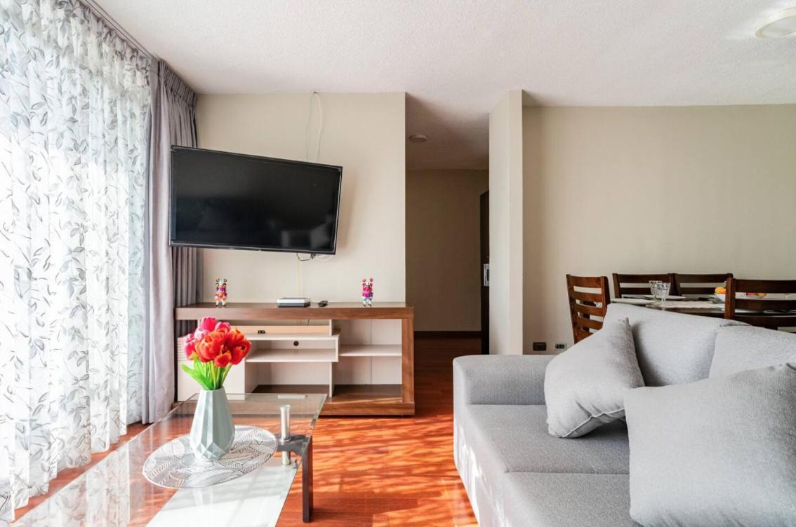 Apartamentos Estela En Alameda Colonial - 5Km Aeropuerto Jorge Chavez Лима Екстериор снимка