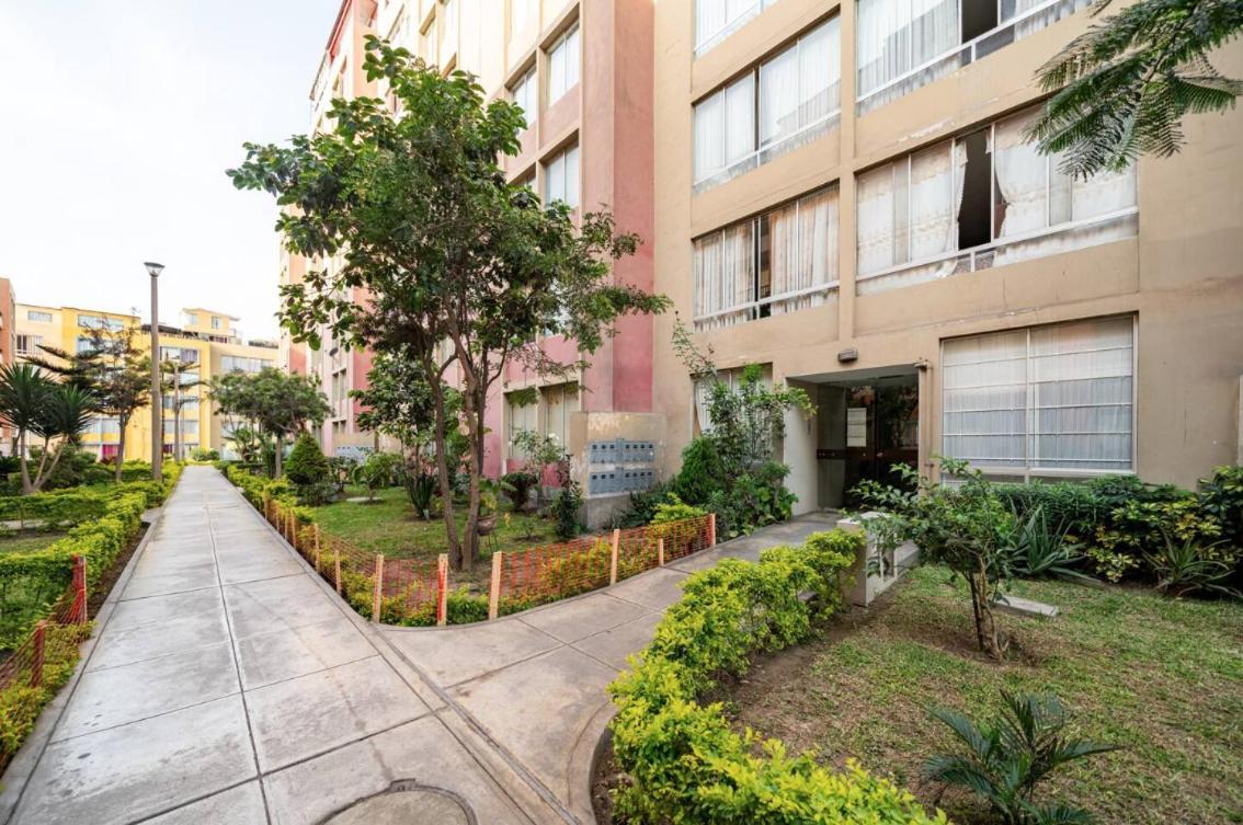 Apartamentos Estela En Alameda Colonial - 5Km Aeropuerto Jorge Chavez Лима Екстериор снимка